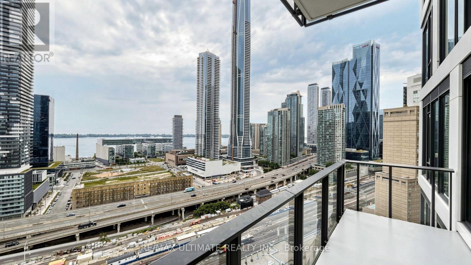 2304 - 2A Church Street, Toronto, ON - Outdoor