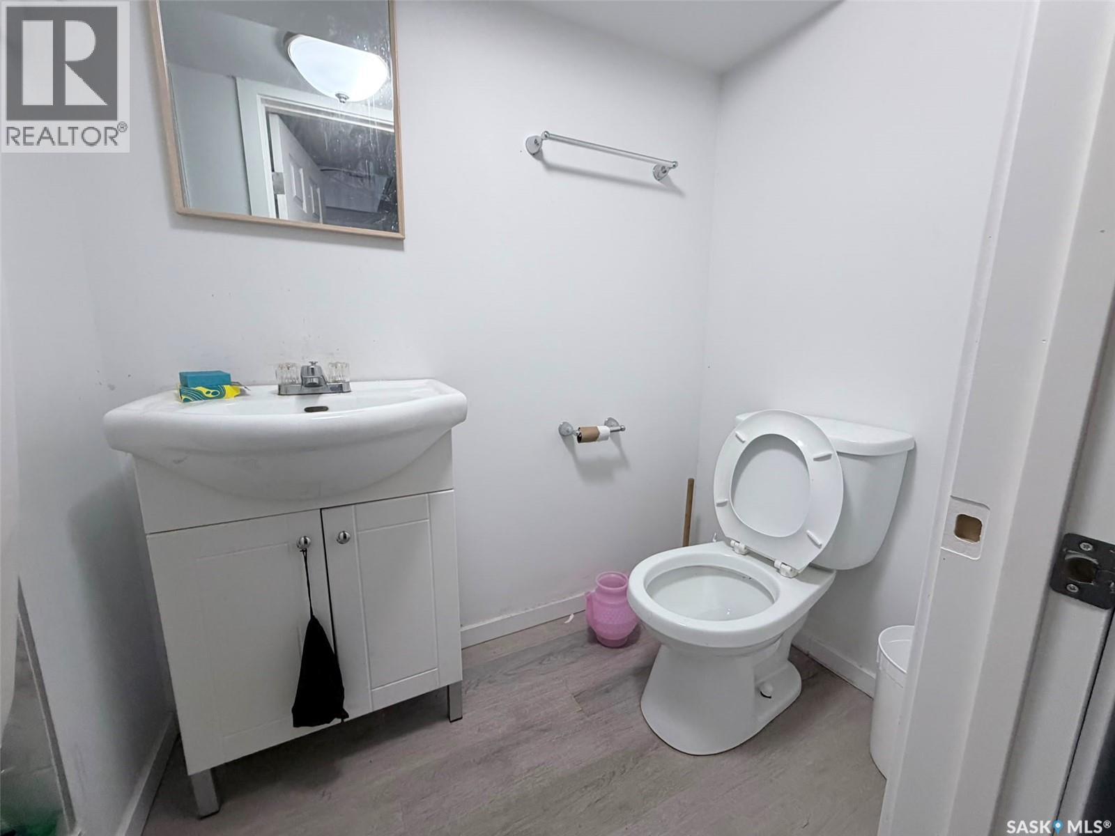 308 26Th Street, Saskatoon, SK - Indoor Photo Showing Bathroom