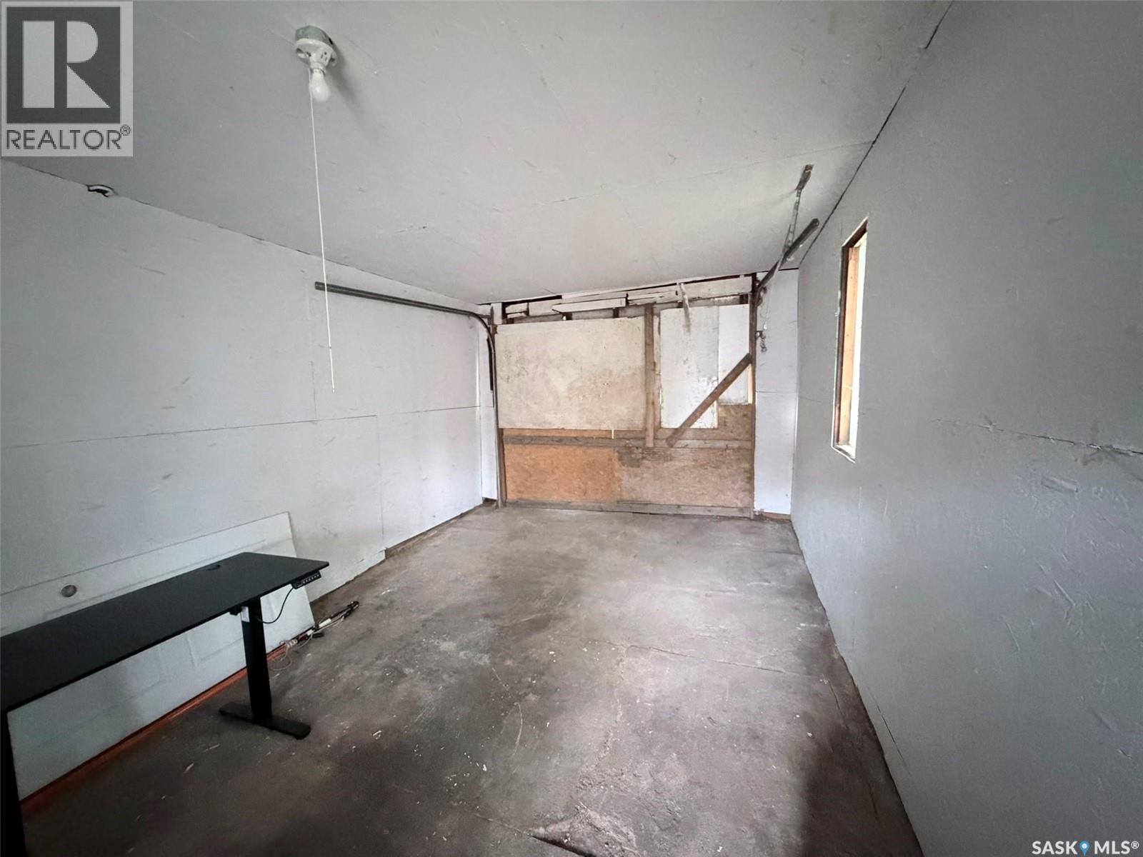 308 26Th Street, Saskatoon, SK - Indoor Photo Showing Garage