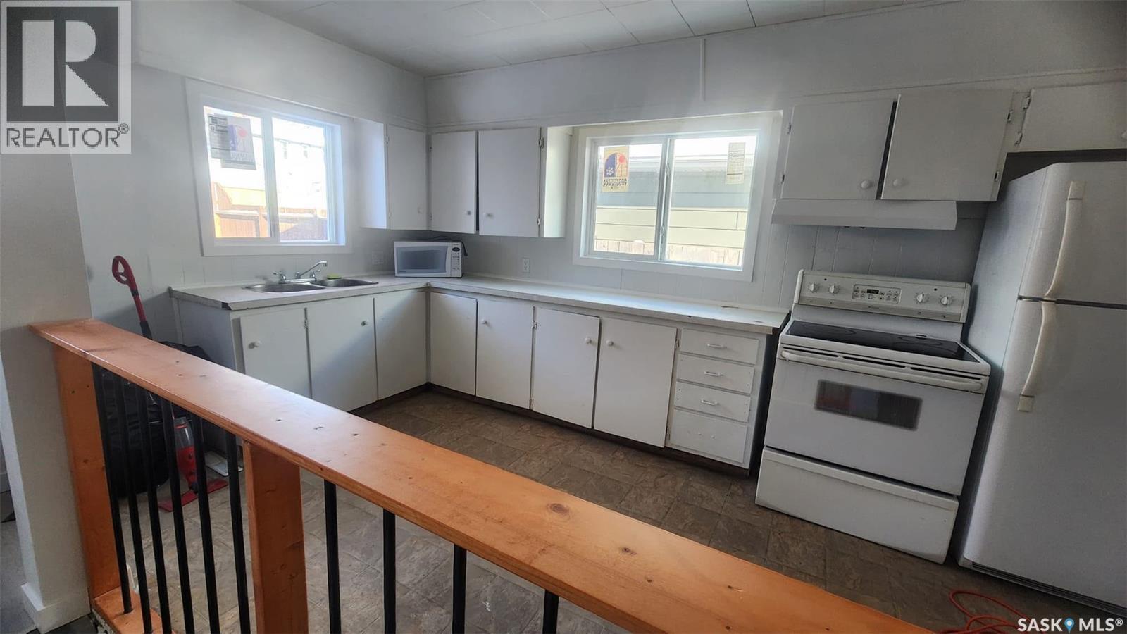 308 26Th Street, Saskatoon, SK - Indoor Photo Showing Kitchen With Double Sink
