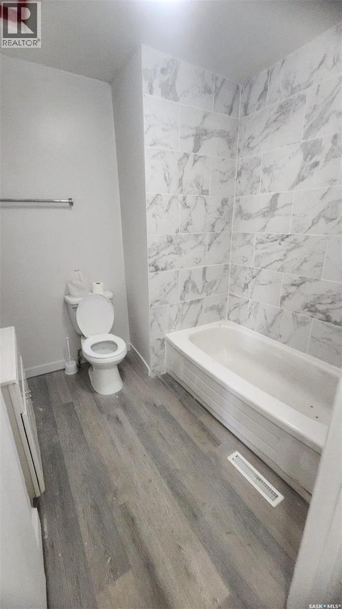 308 26Th Street, Saskatoon, SK - Indoor Photo Showing Bathroom