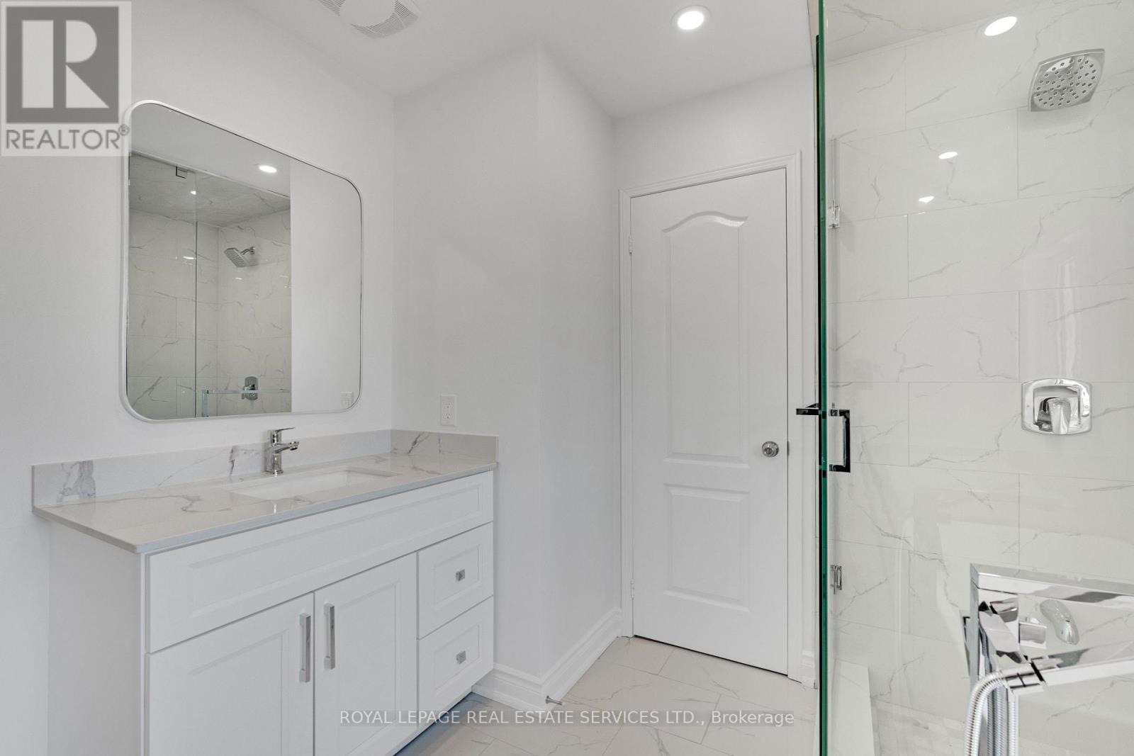 Primary Bedroom Ensuite (4PC) - 3955 Foxwood Avenue, Mississauga, ON - Indoor Photo Showing Bathroom