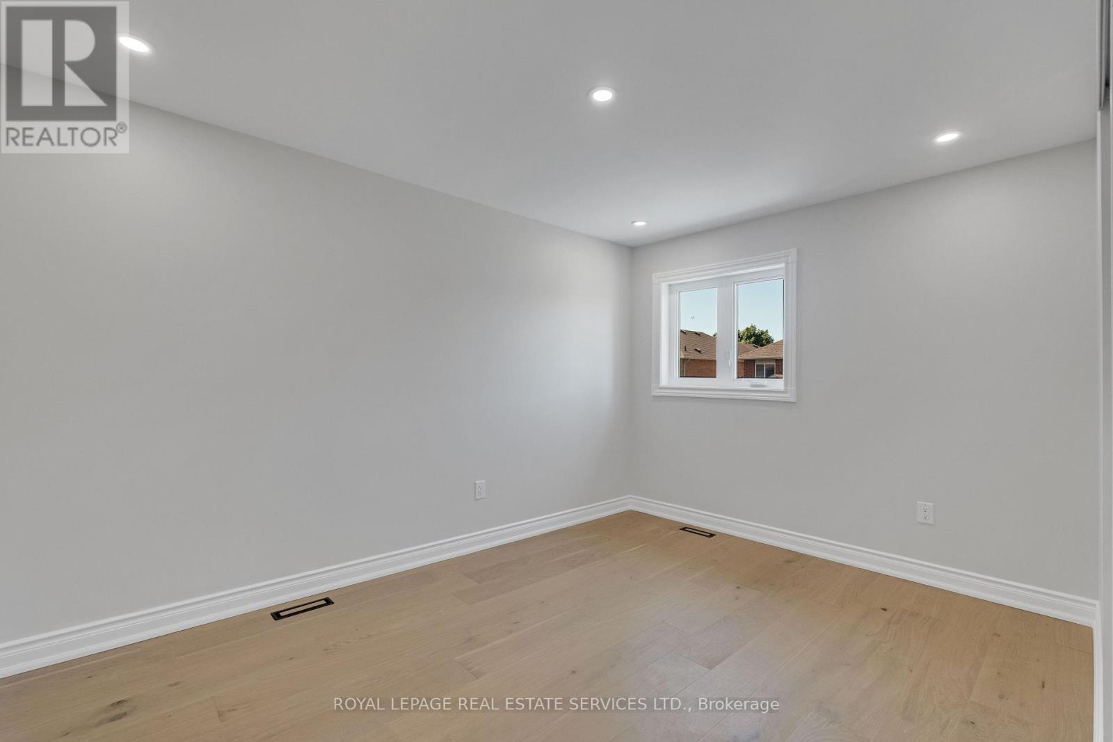 Fourth Bedroom - 3955 Foxwood Avenue, Mississauga, ON - Indoor Photo Showing Other Room