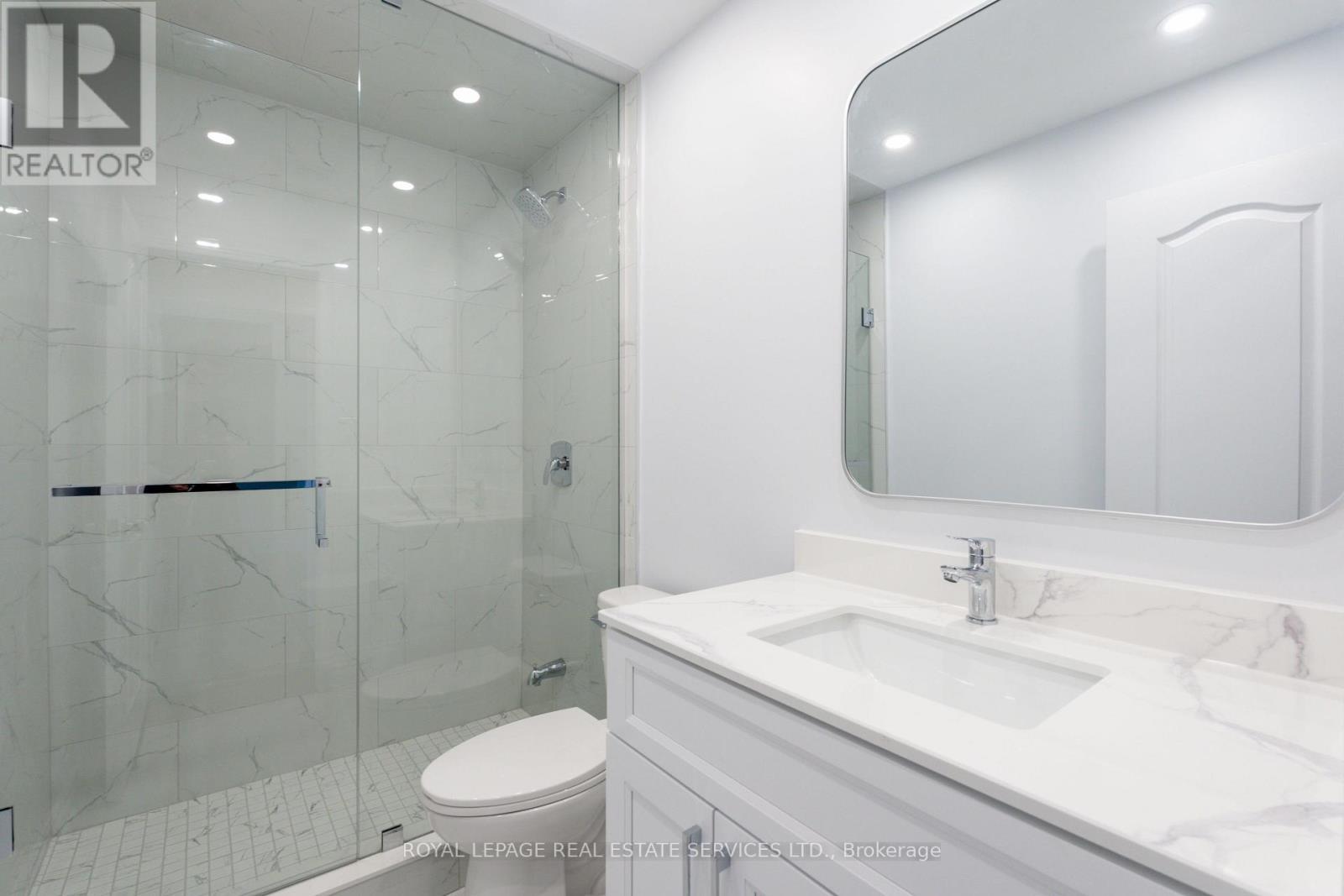 Upper Level 3PC Bathroom - 3955 Foxwood Avenue, Mississauga, ON - Indoor Photo Showing Bathroom