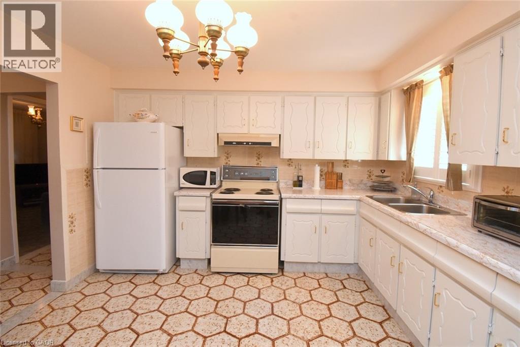 36 Abbington Drive, Hamilton, ON - Indoor Photo Showing Kitchen With Double Sink
