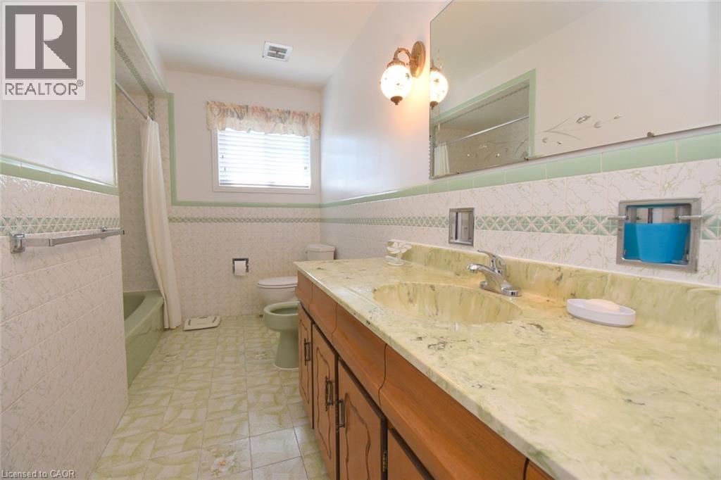 36 Abbington Drive, Hamilton, ON - Indoor Photo Showing Bathroom