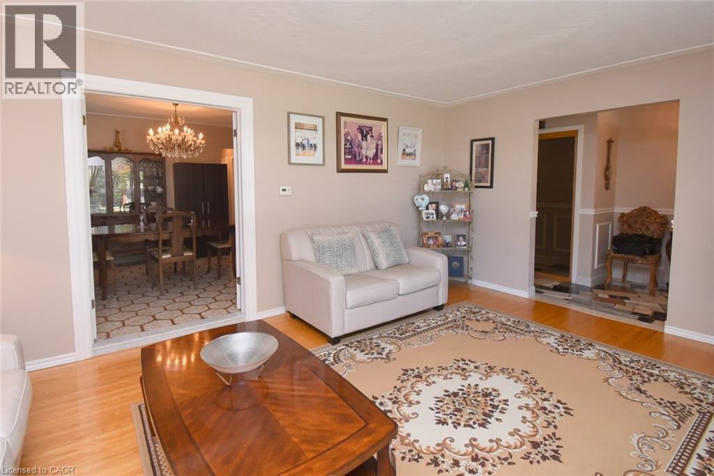 36 Abbington Drive, Hamilton, ON - Indoor Photo Showing Living Room