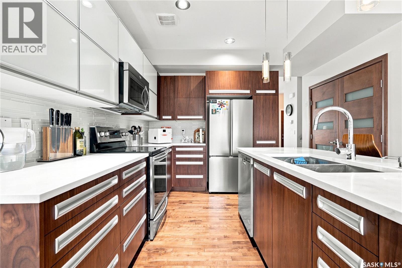 151 Tweed Lane, Saskatoon, SK - Indoor Photo Showing Kitchen With Stainless Steel Kitchen With Double Sink With Upgraded Kitchen