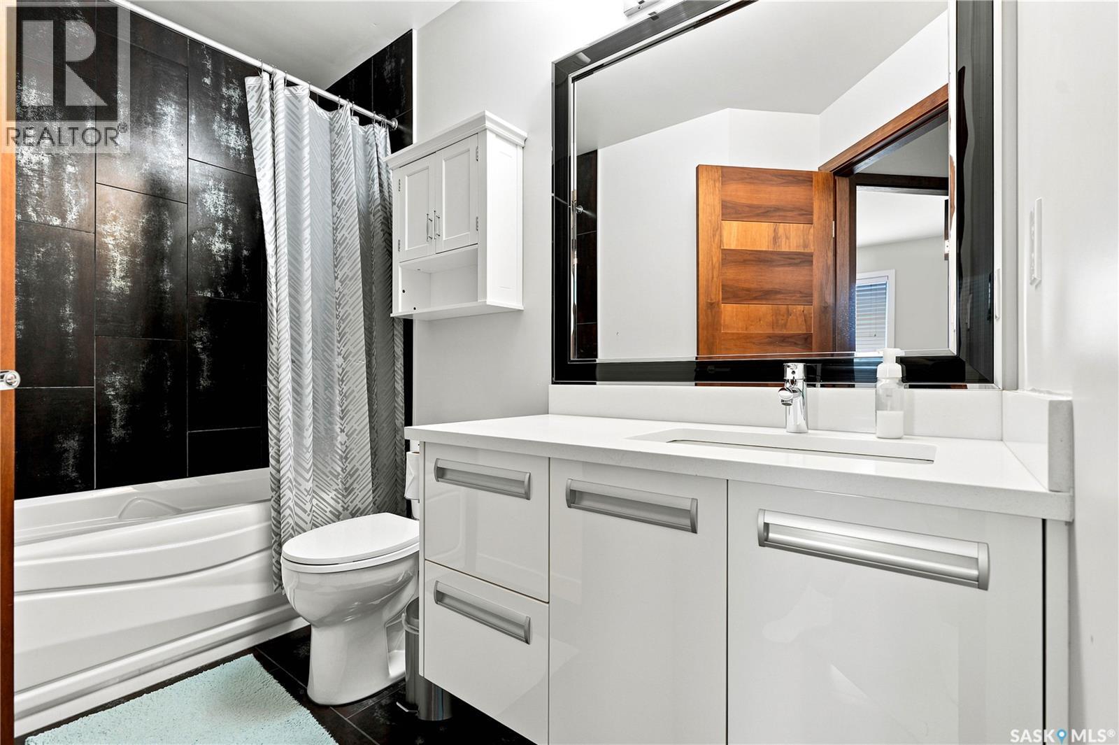 151 Tweed Lane, Saskatoon, SK - Indoor Photo Showing Bathroom