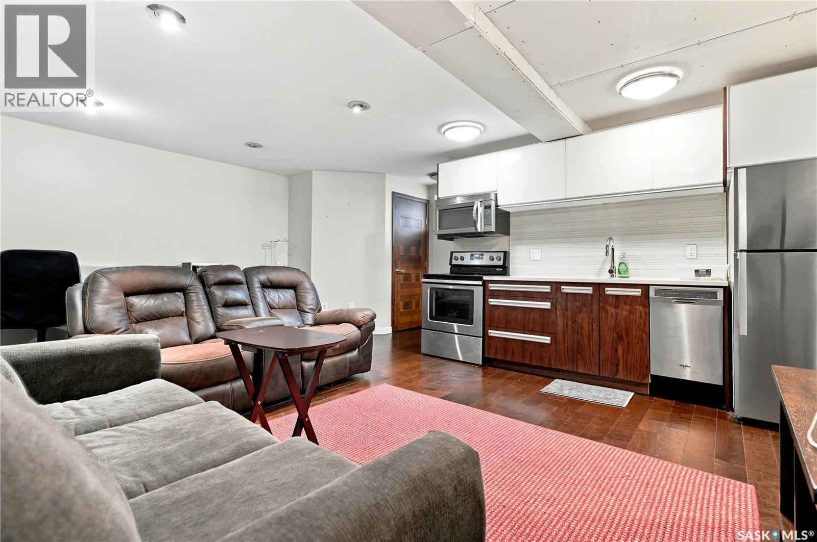 151 Tweed Lane, Saskatoon, SK - Indoor Photo Showing Kitchen With Stainless Steel Kitchen
