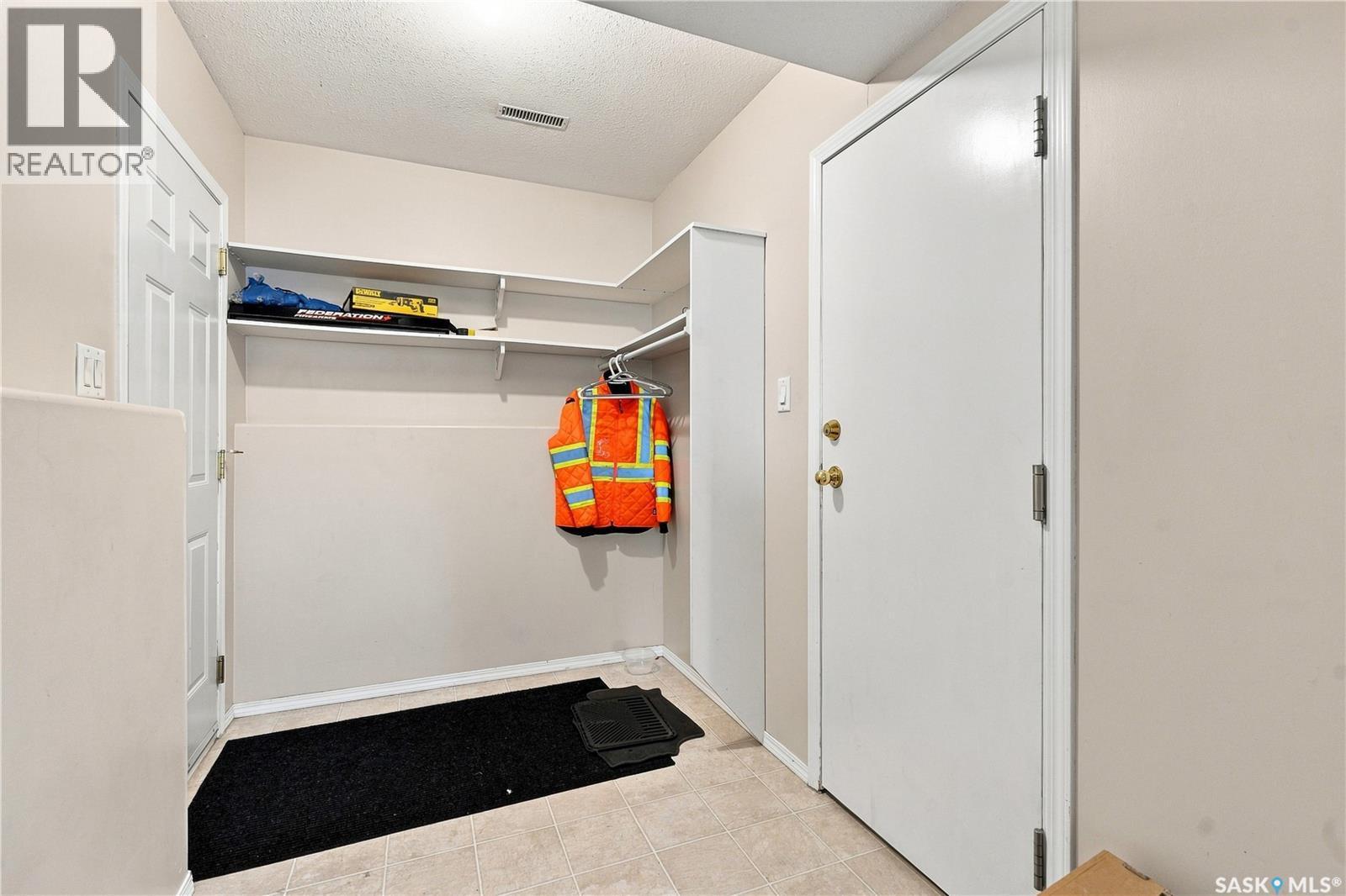 518 Peterson Crescent, Saskatoon, SK - Indoor