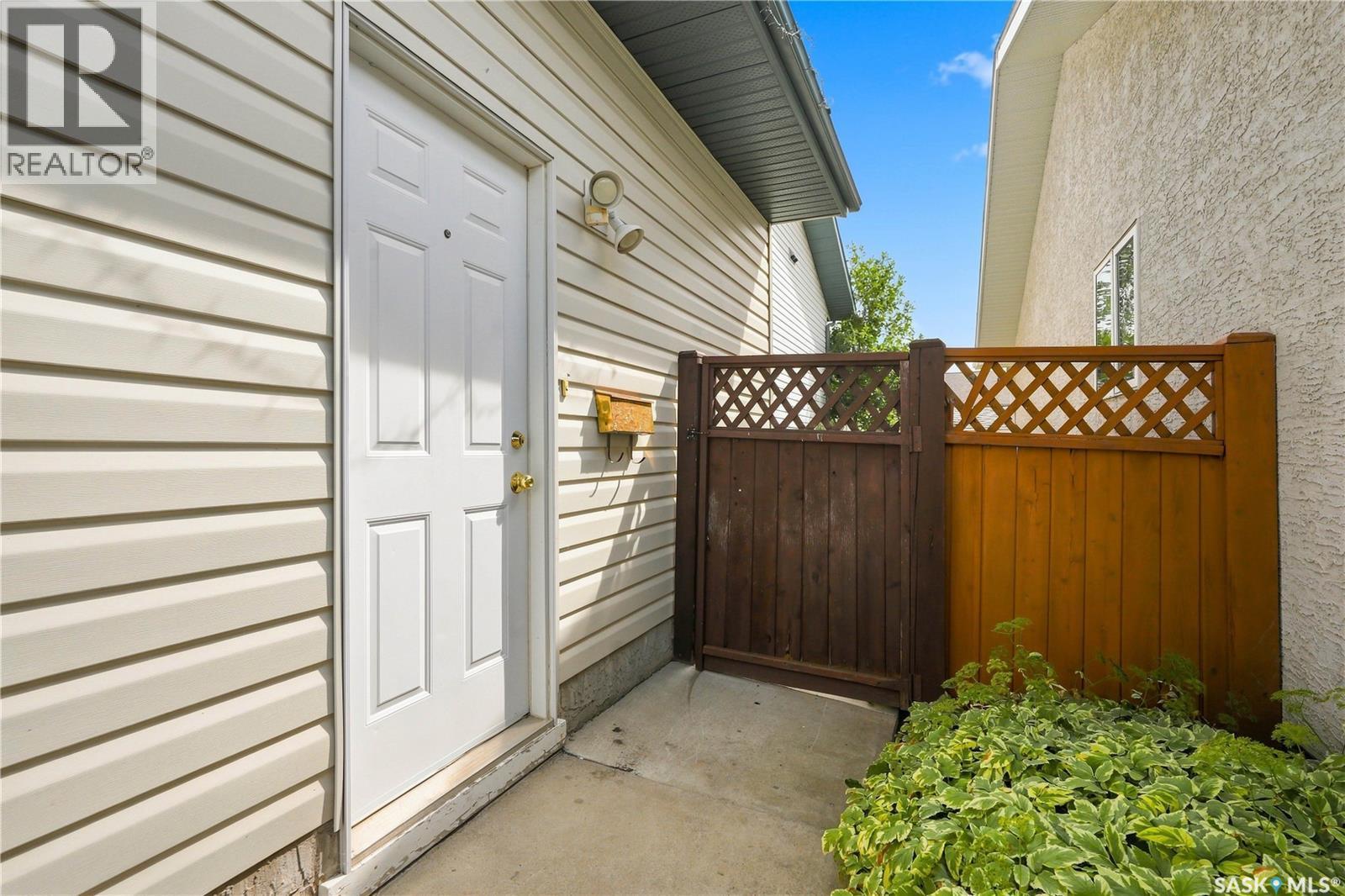 518 Peterson Crescent, Saskatoon, SK - Outdoor With Exterior