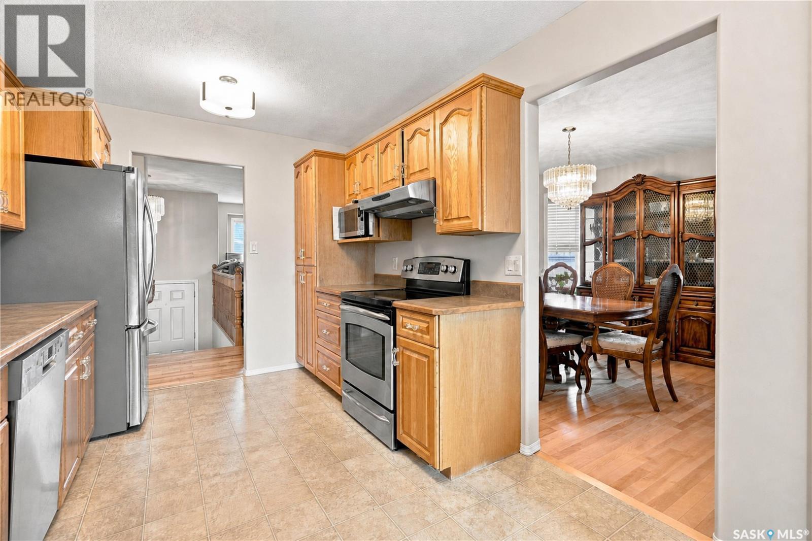 518 Peterson Crescent, Saskatoon, SK - Indoor Photo Showing Kitchen