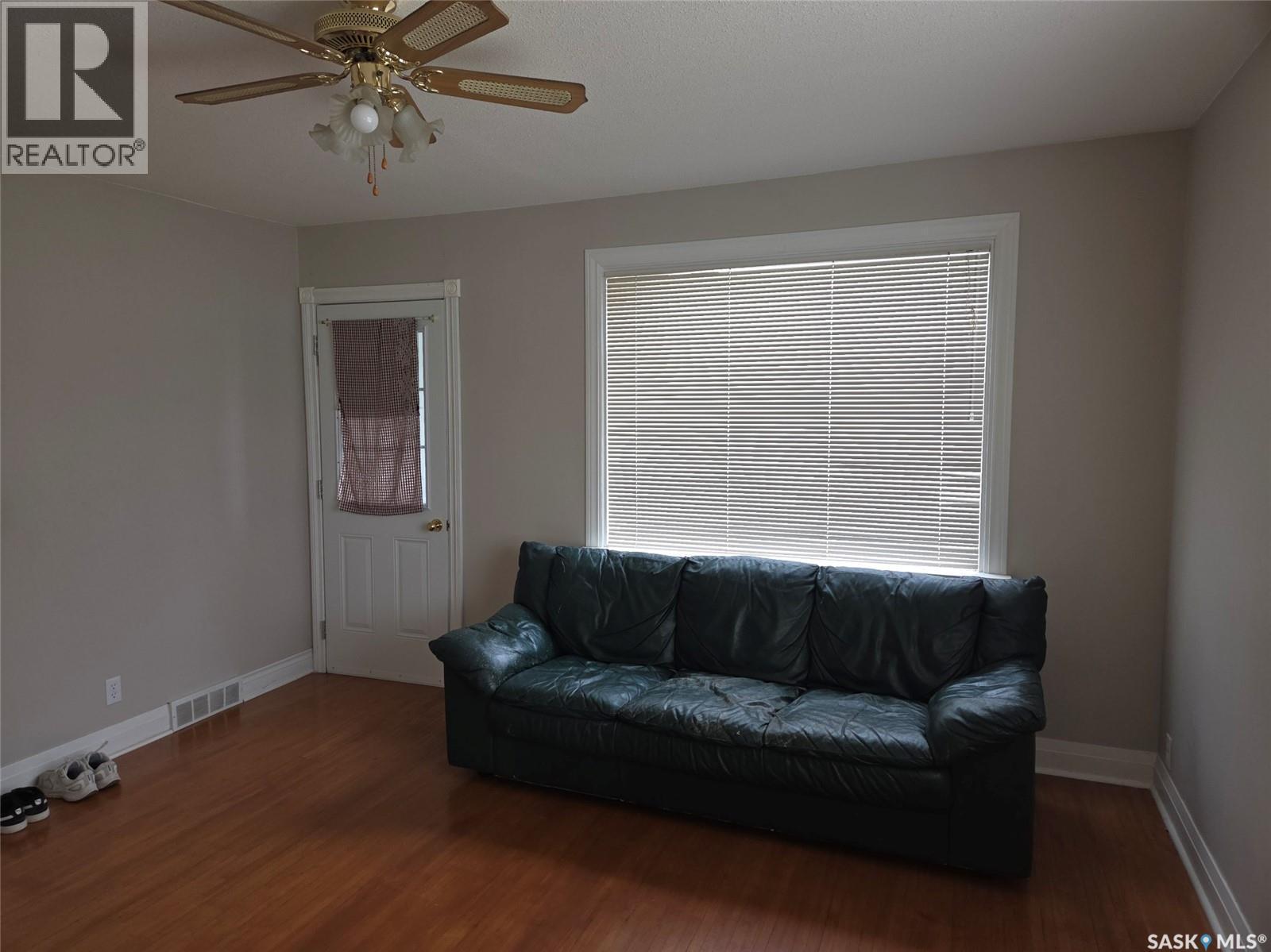 203 1St Street S, Middle Lake, SK - Indoor Photo Showing Living Room