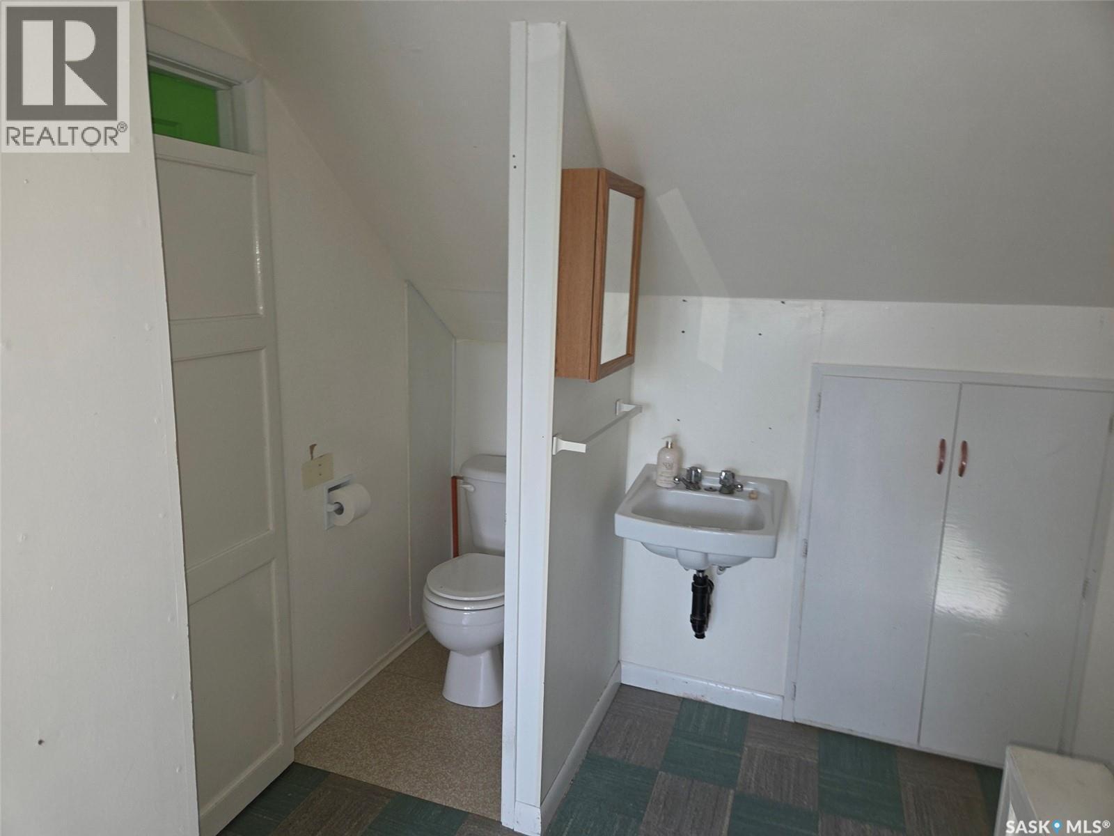 203 1St Street S, Middle Lake, SK - Indoor Photo Showing Bathroom