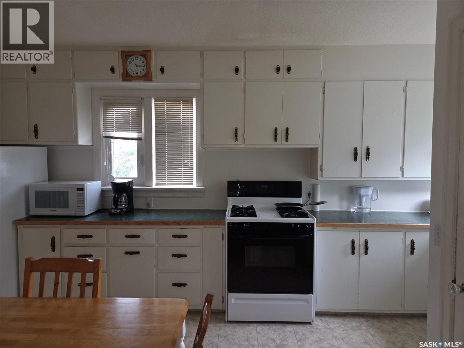 203 1St Street S, Middle Lake, SK - Indoor Photo Showing Kitchen