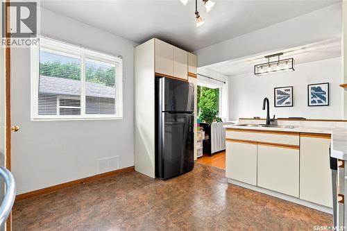 2401 Dufferin Avenue, Saskatoon, SK - Indoor Photo Showing Kitchen
