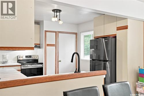 2401 Dufferin Avenue, Saskatoon, SK - Indoor Photo Showing Kitchen
