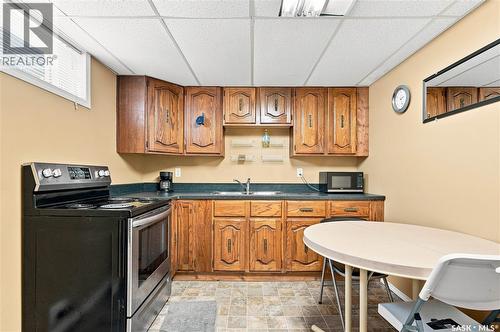 2401 Dufferin Avenue, Saskatoon, SK - Indoor Photo Showing Kitchen With Double Sink