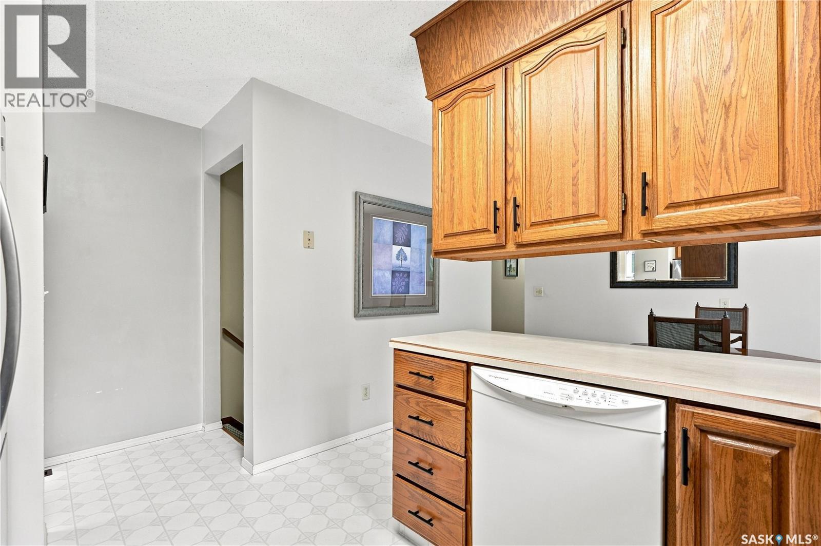 619 Addie Crescent, Saskatoon, SK - Indoor Photo Showing Kitchen