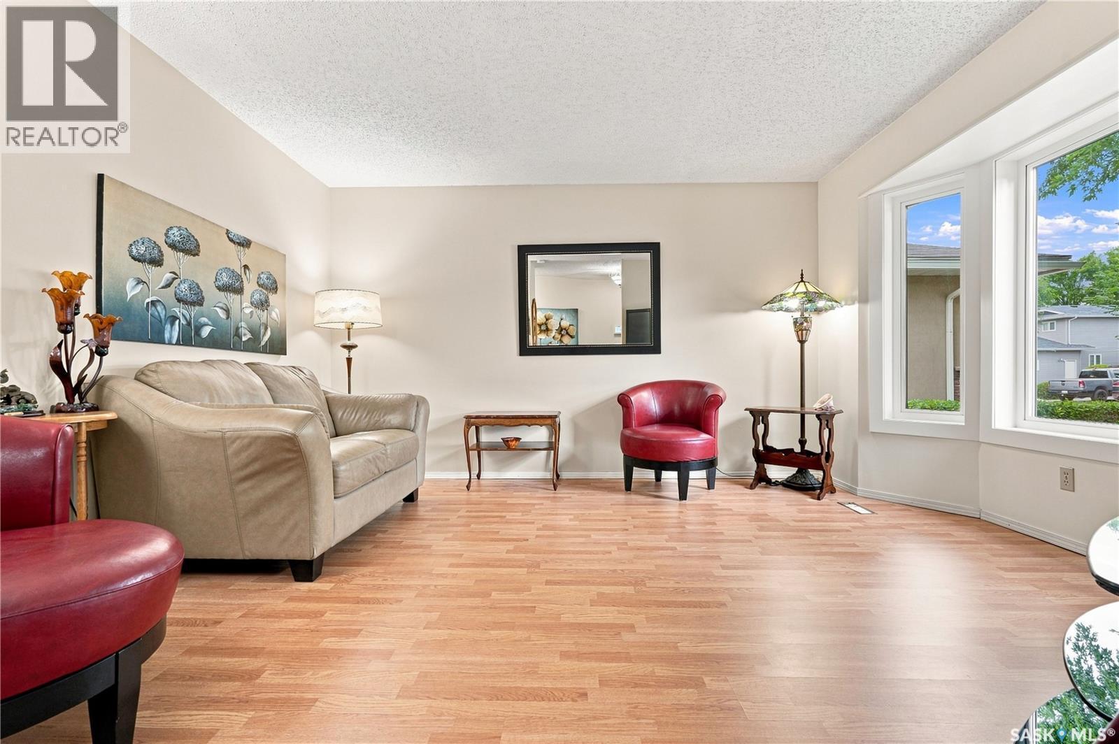 619 Addie Crescent, Saskatoon, SK - Indoor Photo Showing Living Room