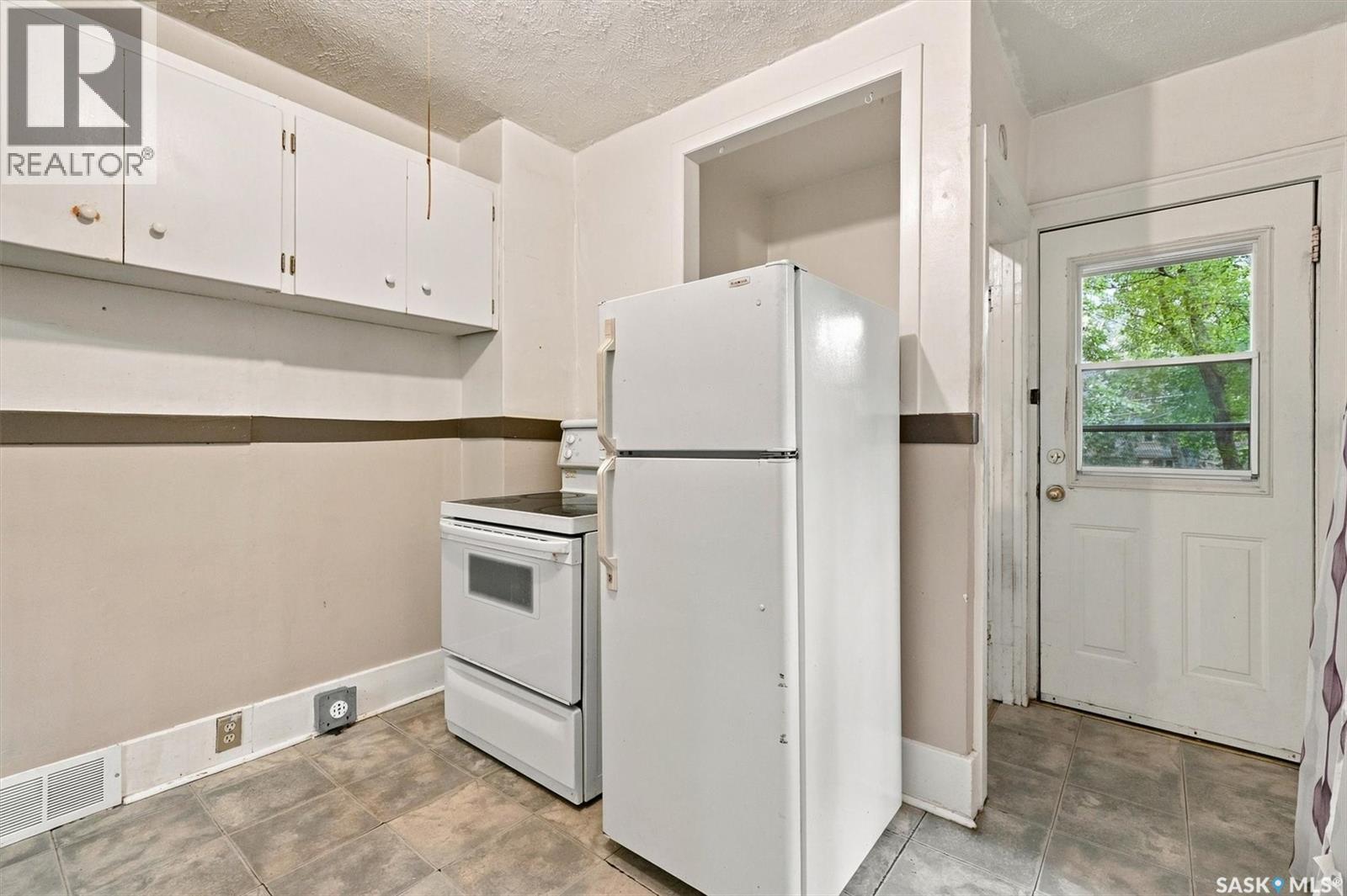 111 9Th Street E, Saskatoon, SK - Indoor Photo Showing Kitchen