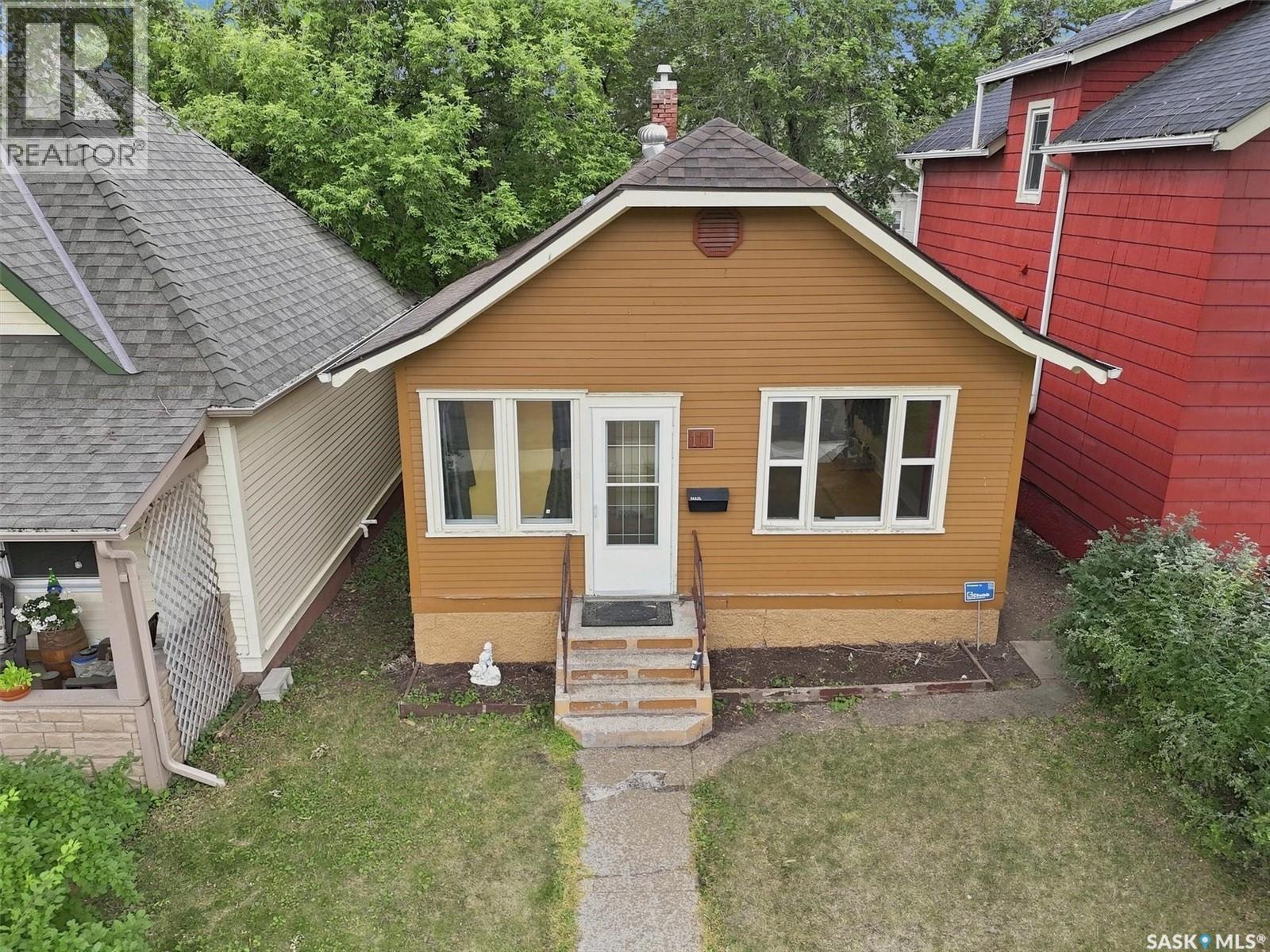 111 9Th Street E, Saskatoon, SK - Outdoor With Exterior