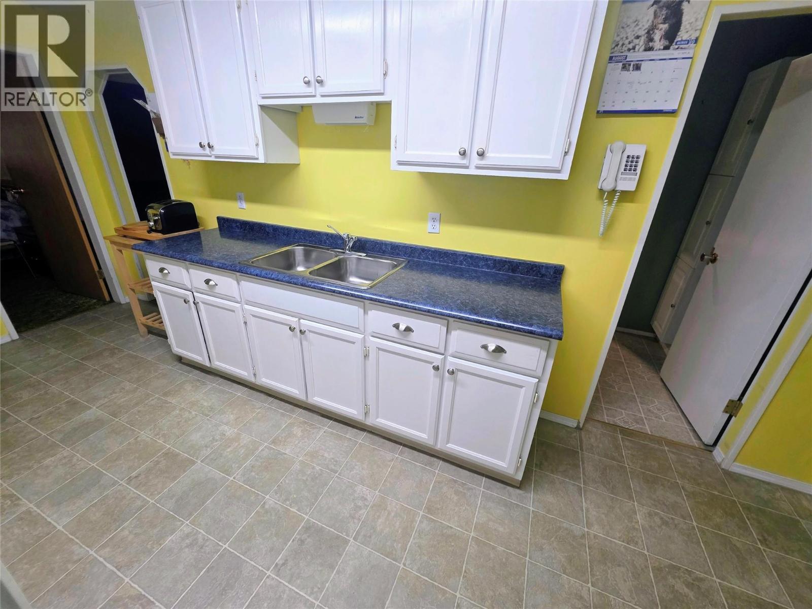 1142 Third Avenue, Trail, BC - Indoor