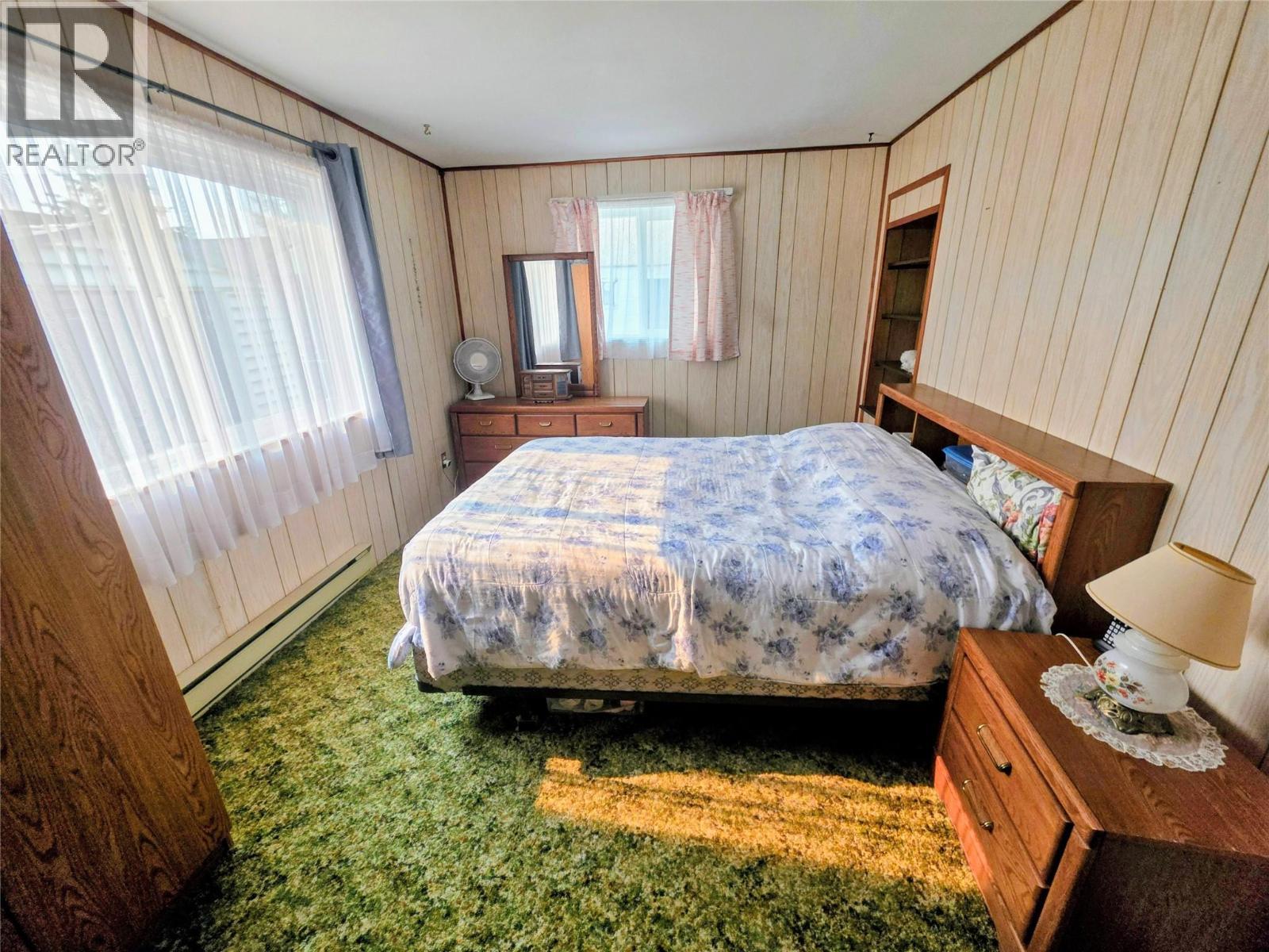 1142 Third Avenue, Trail, BC - Indoor Photo Showing Bedroom