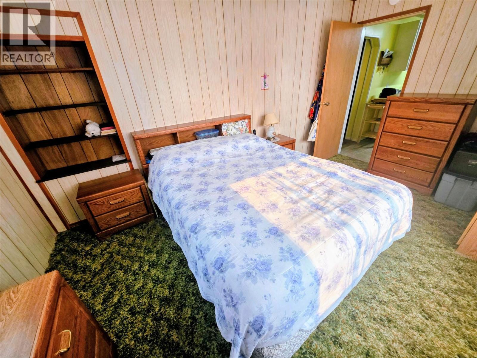 1142 Third Avenue, Trail, BC - Indoor Photo Showing Bedroom