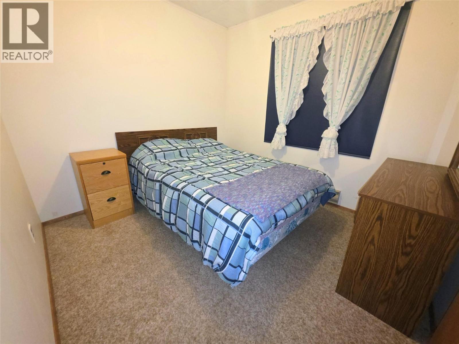 1142 Third Avenue, Trail, BC - Indoor Photo Showing Bedroom