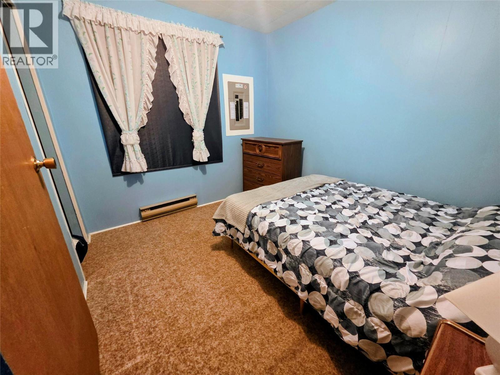 1142 Third Avenue, Trail, BC - Indoor Photo Showing Bedroom