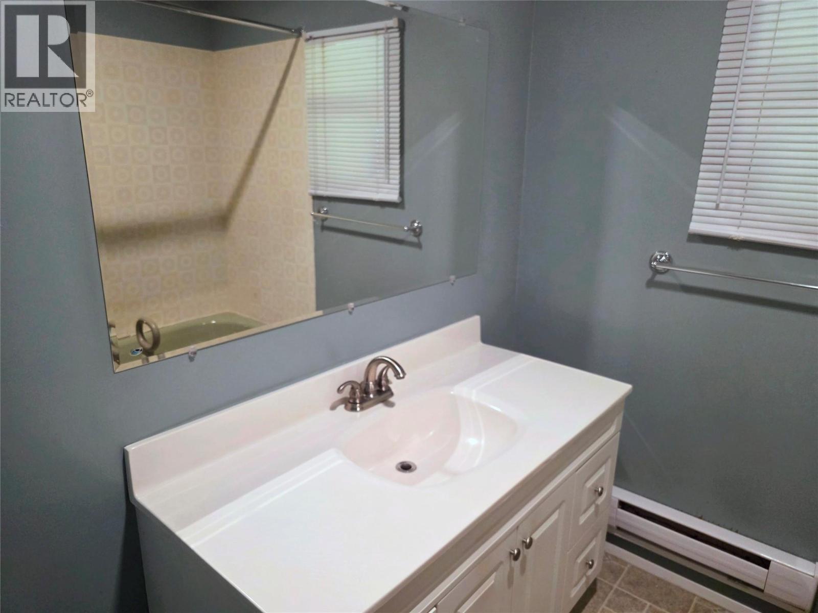 1142 Third Avenue, Trail, BC - Indoor Photo Showing Bathroom