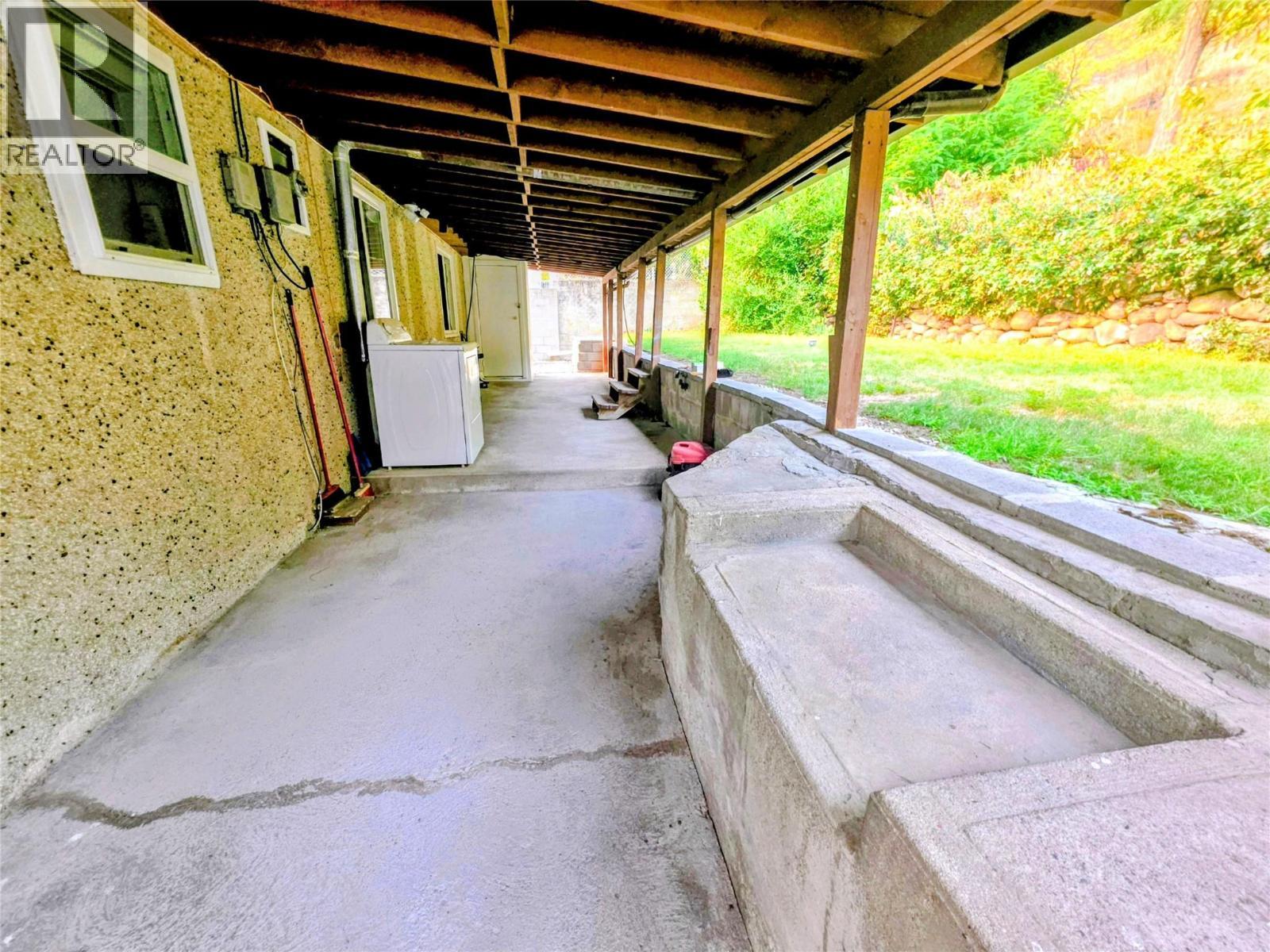 1142 Third Avenue, Trail, BC - With Exterior