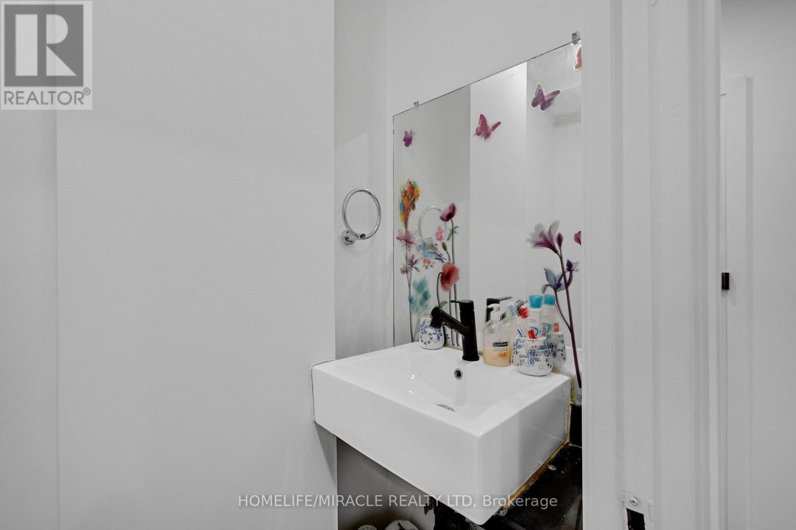 100 Gibson Avenue, Hamilton, ON - Indoor Photo Showing Bathroom