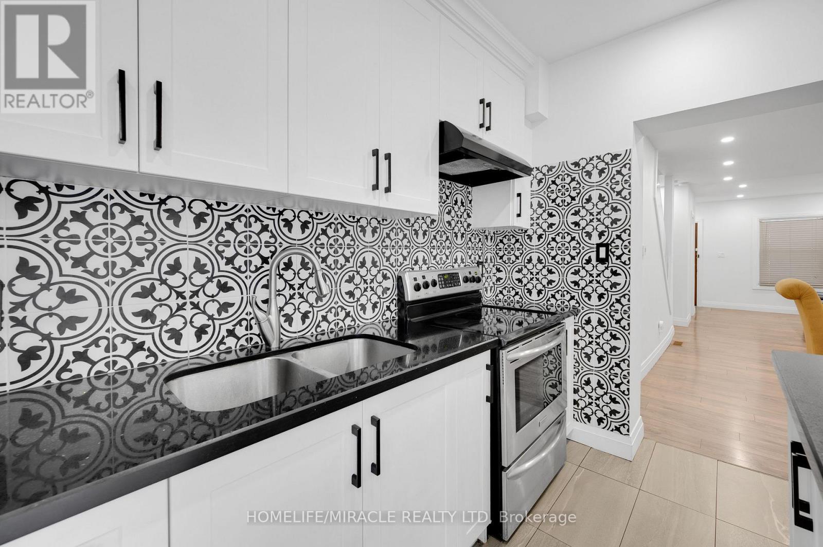 100 Gibson Avenue, Hamilton, ON - Indoor Photo Showing Kitchen With Double Sink