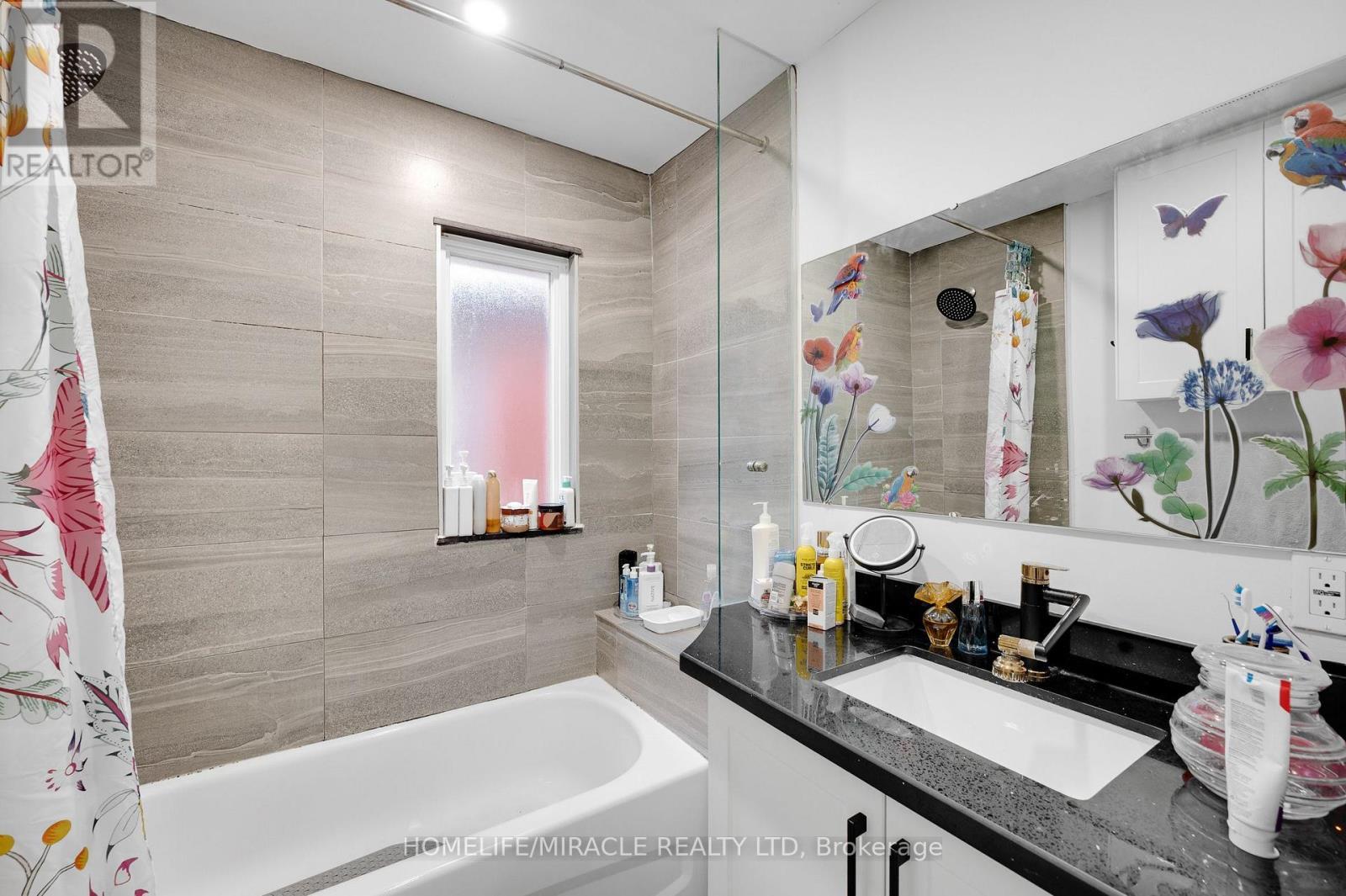 100 Gibson Avenue, Hamilton, ON - Indoor Photo Showing Bathroom