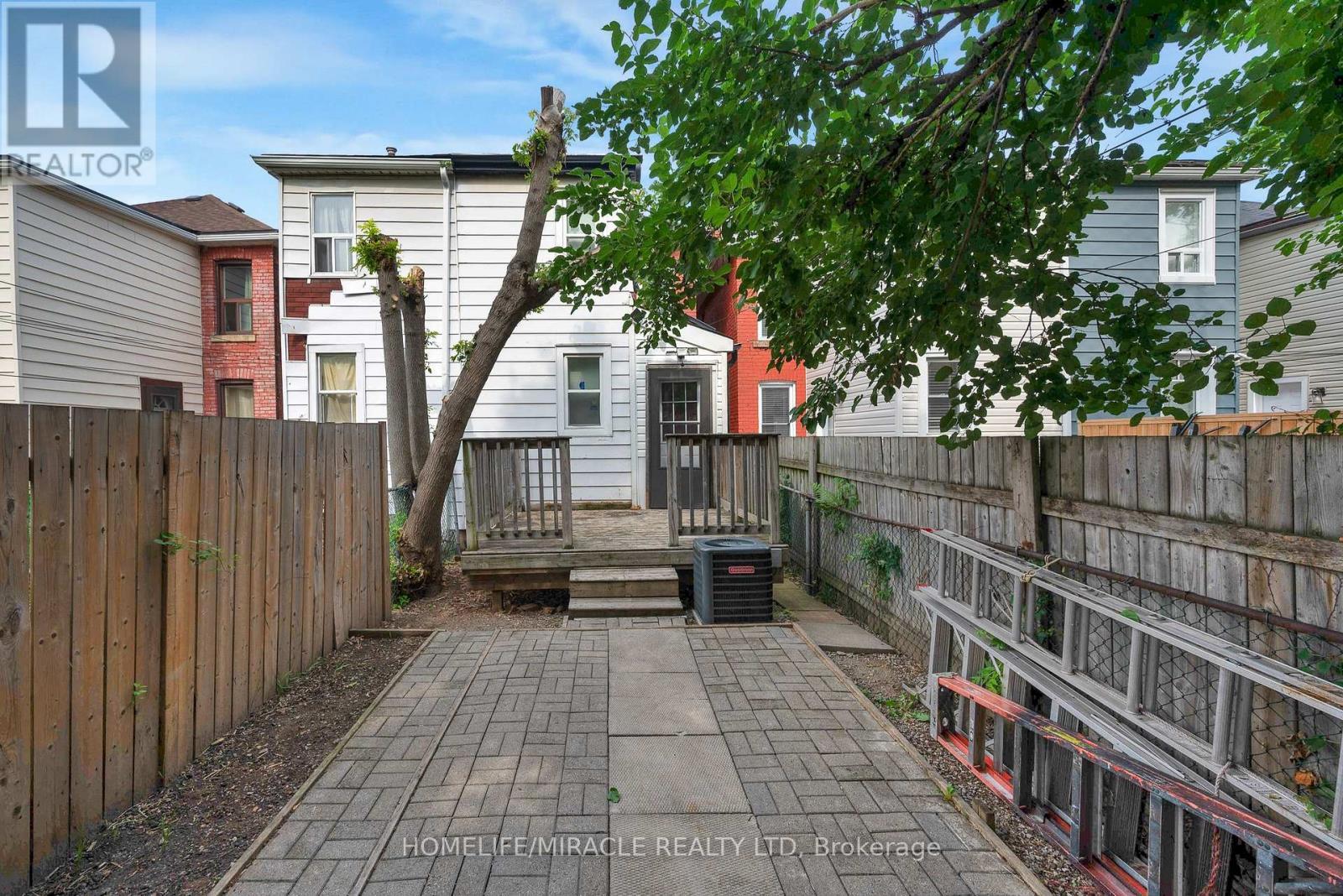 100 Gibson Avenue, Hamilton, ON - Outdoor
