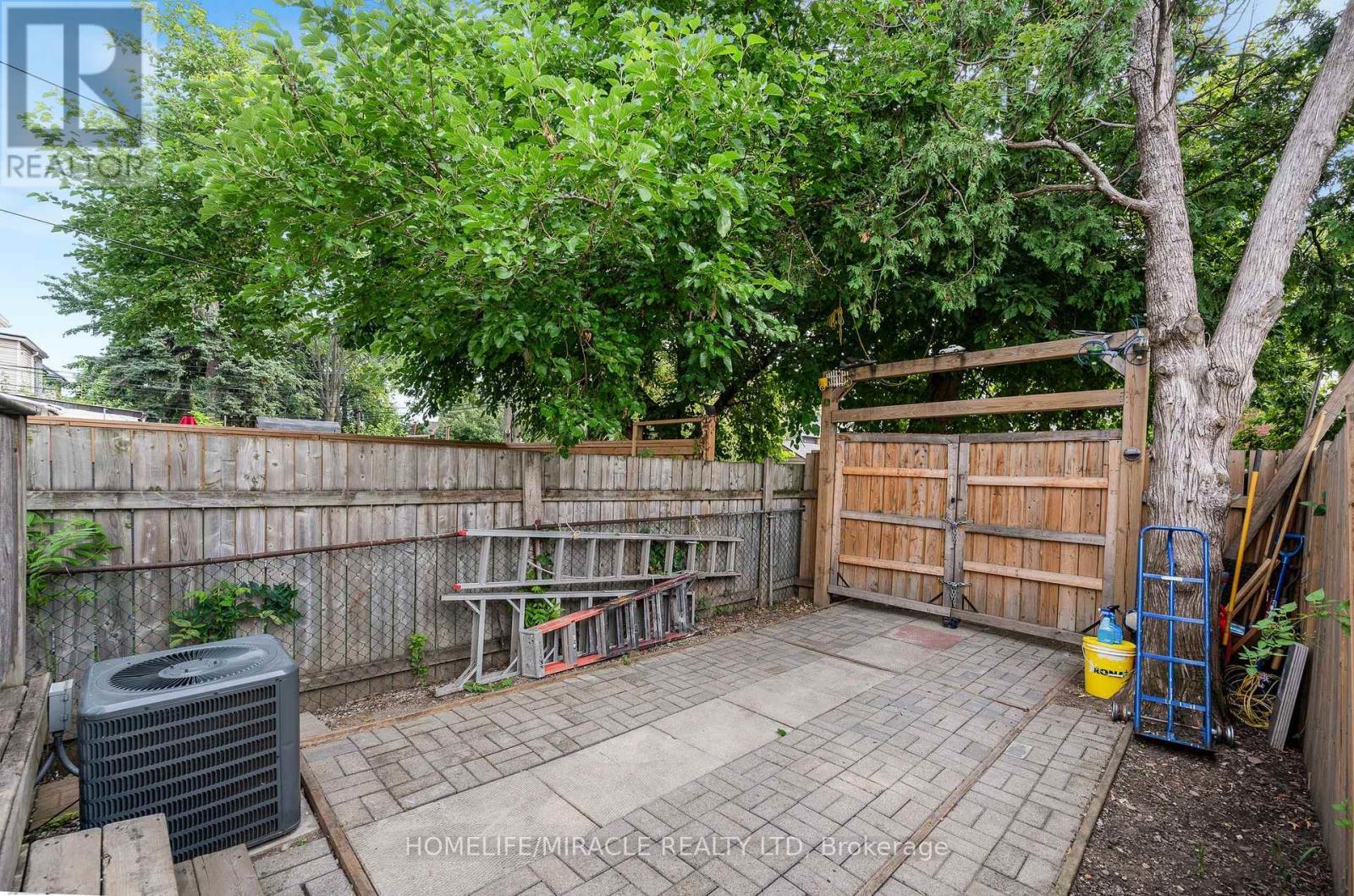 100 Gibson Avenue, Hamilton, ON - Outdoor