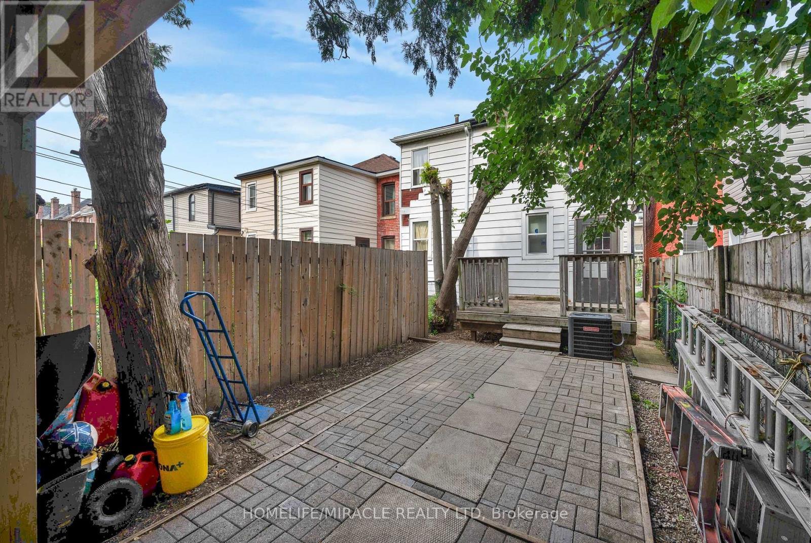 100 Gibson Avenue, Hamilton, ON - Outdoor