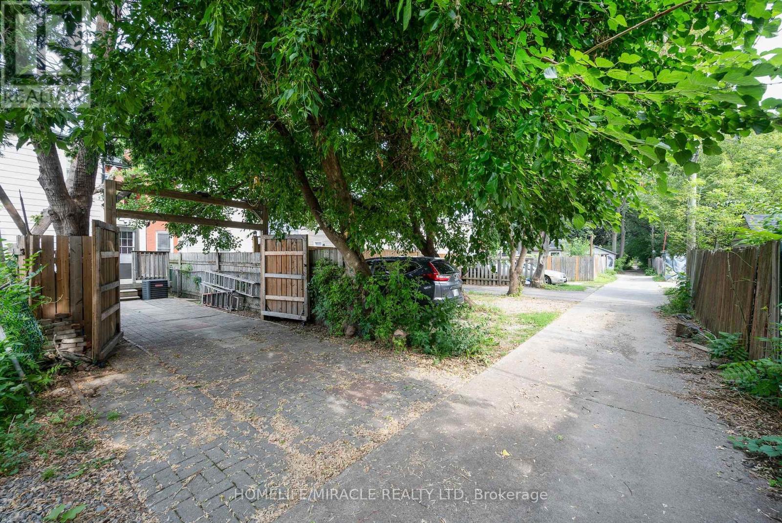 100 Gibson Avenue, Hamilton, ON - Outdoor