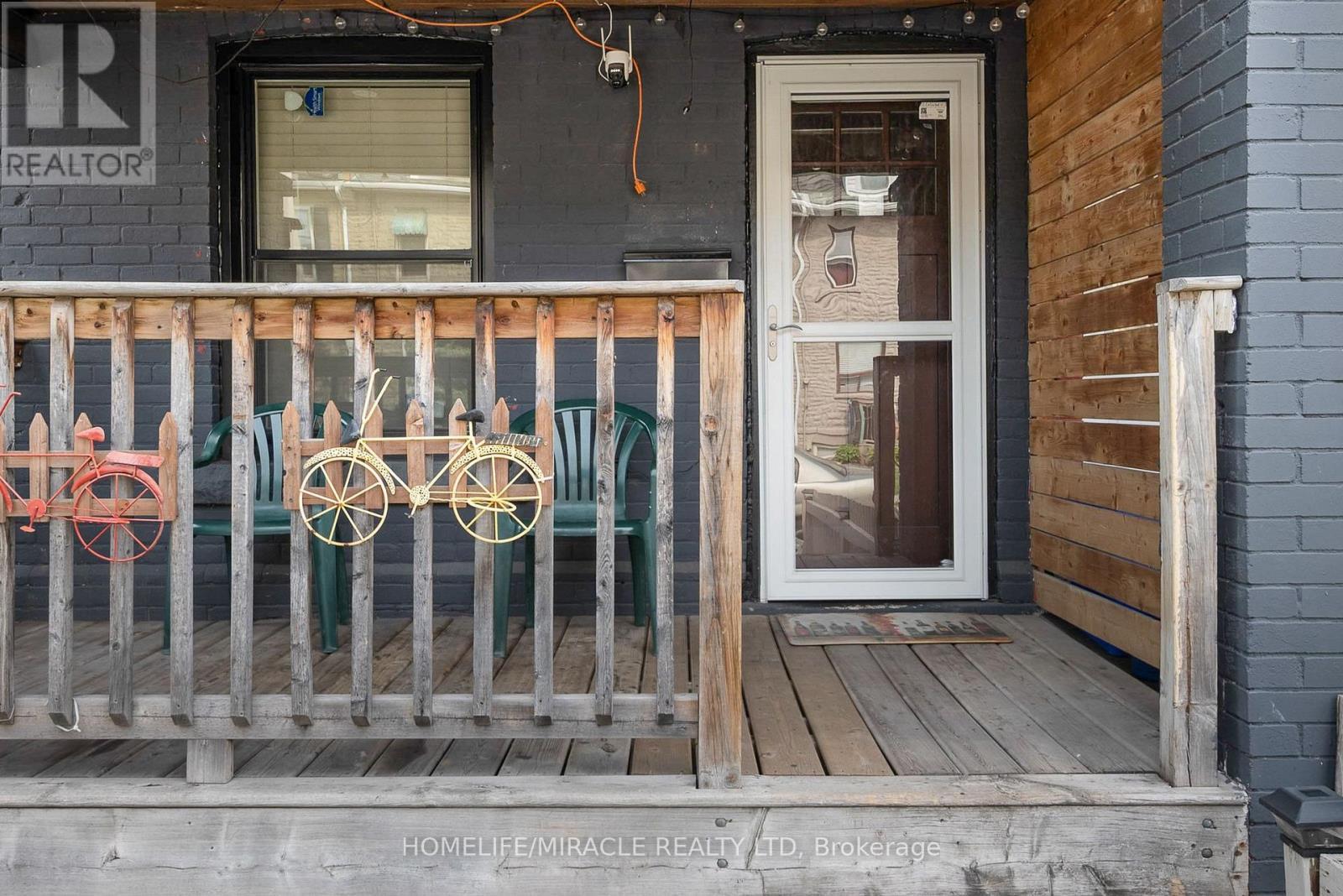 100 Gibson Avenue, Hamilton, ON - Outdoor