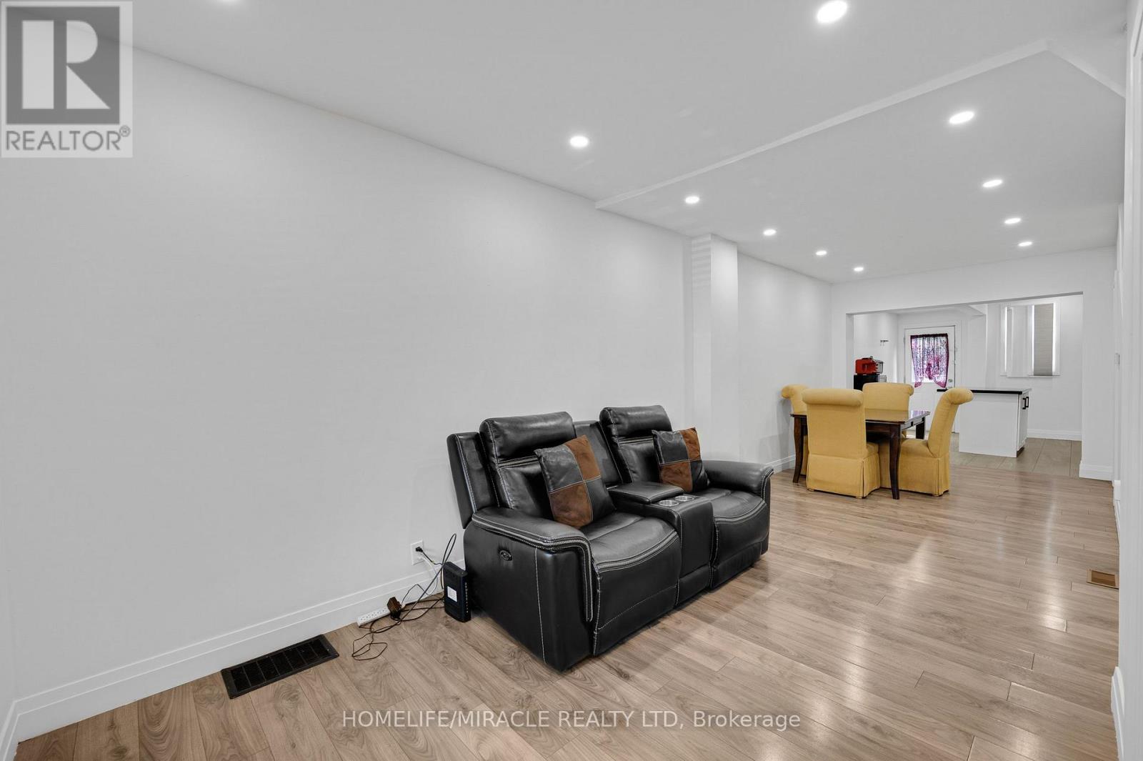 100 Gibson Avenue, Hamilton, ON - Indoor