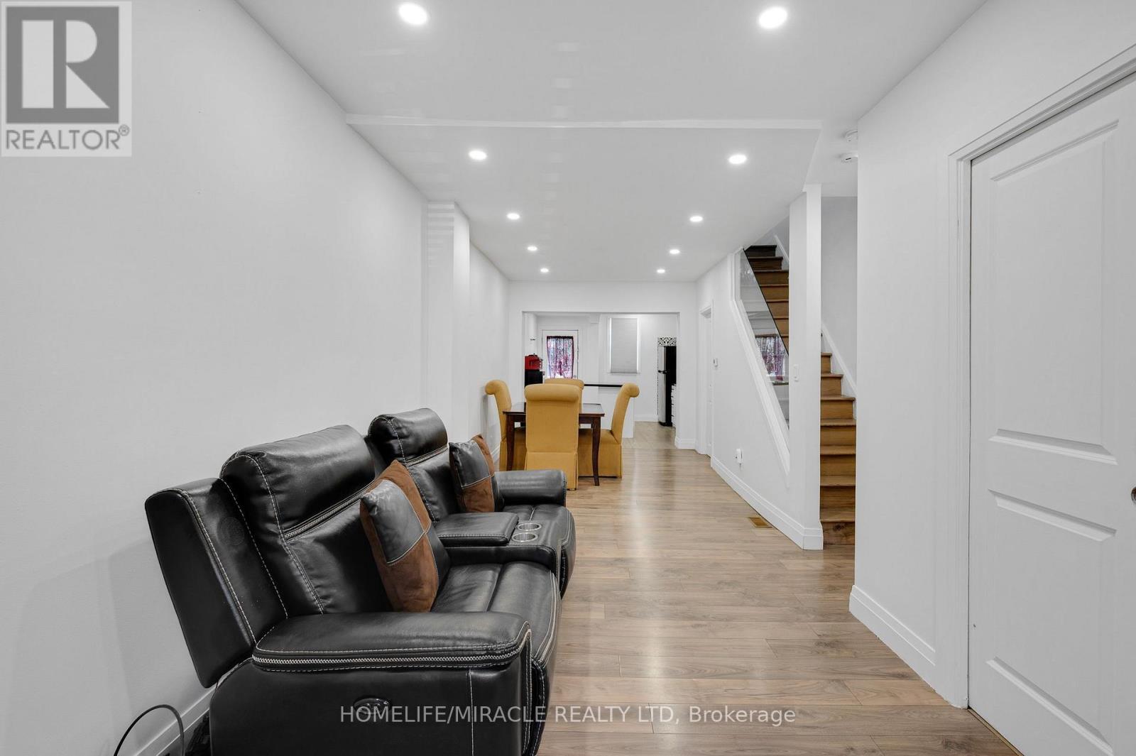 100 Gibson Avenue, Hamilton, ON - Indoor Photo Showing Other Room