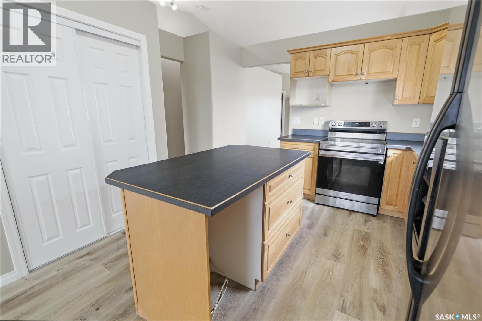 7323 Maple View Crescent, Regina, SK - Indoor Photo Showing Kitchen