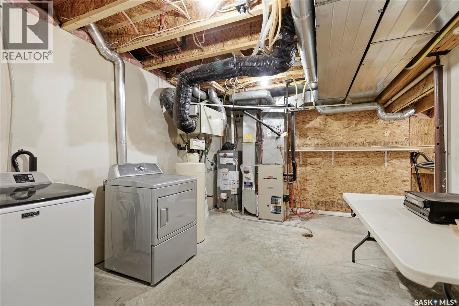 7323 Maple View Crescent, Regina, SK - Indoor Photo Showing Laundry Room