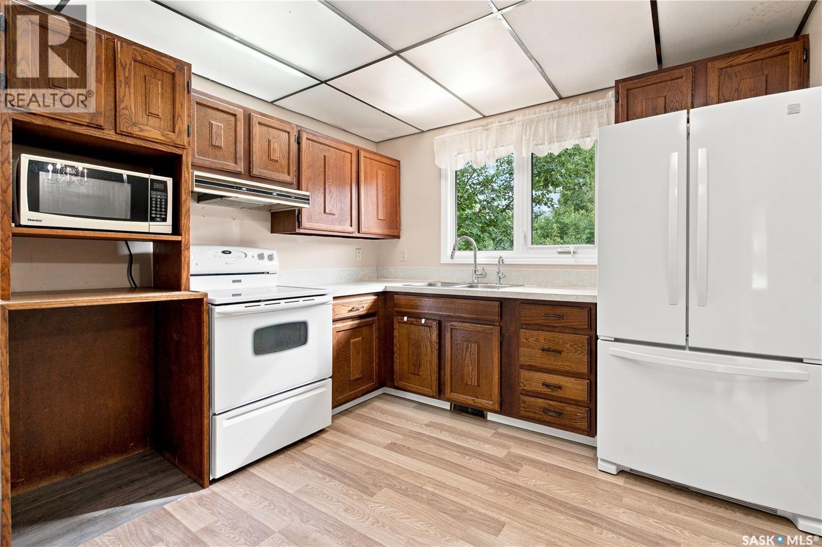 347 Trudelle Crescent, Regina, SK - Indoor Photo Showing Kitchen