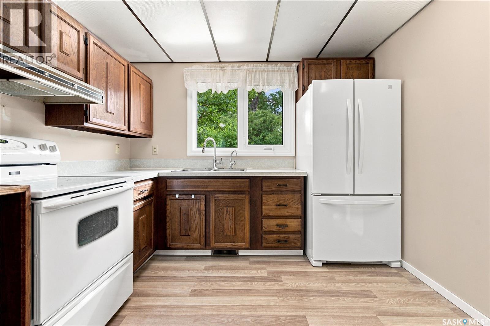 347 Trudelle Crescent, Regina, SK - Indoor Photo Showing Kitchen