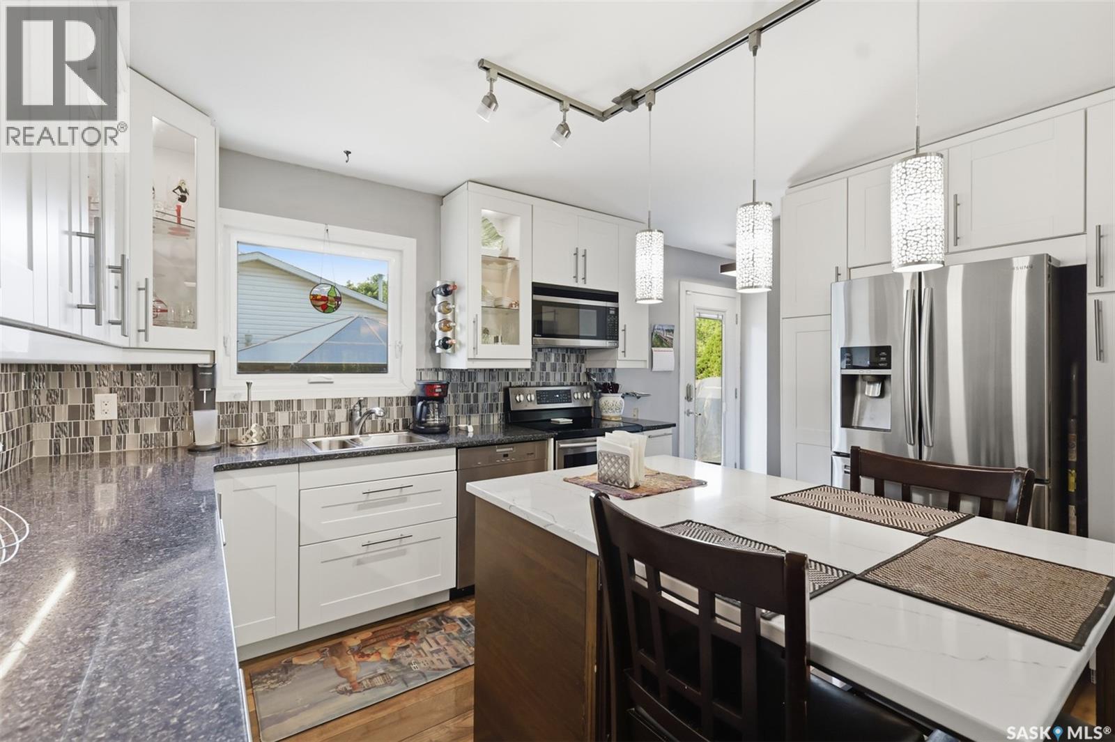 131 Ottawa Avenue S, Saskatoon, SK - Indoor Photo Showing Kitchen