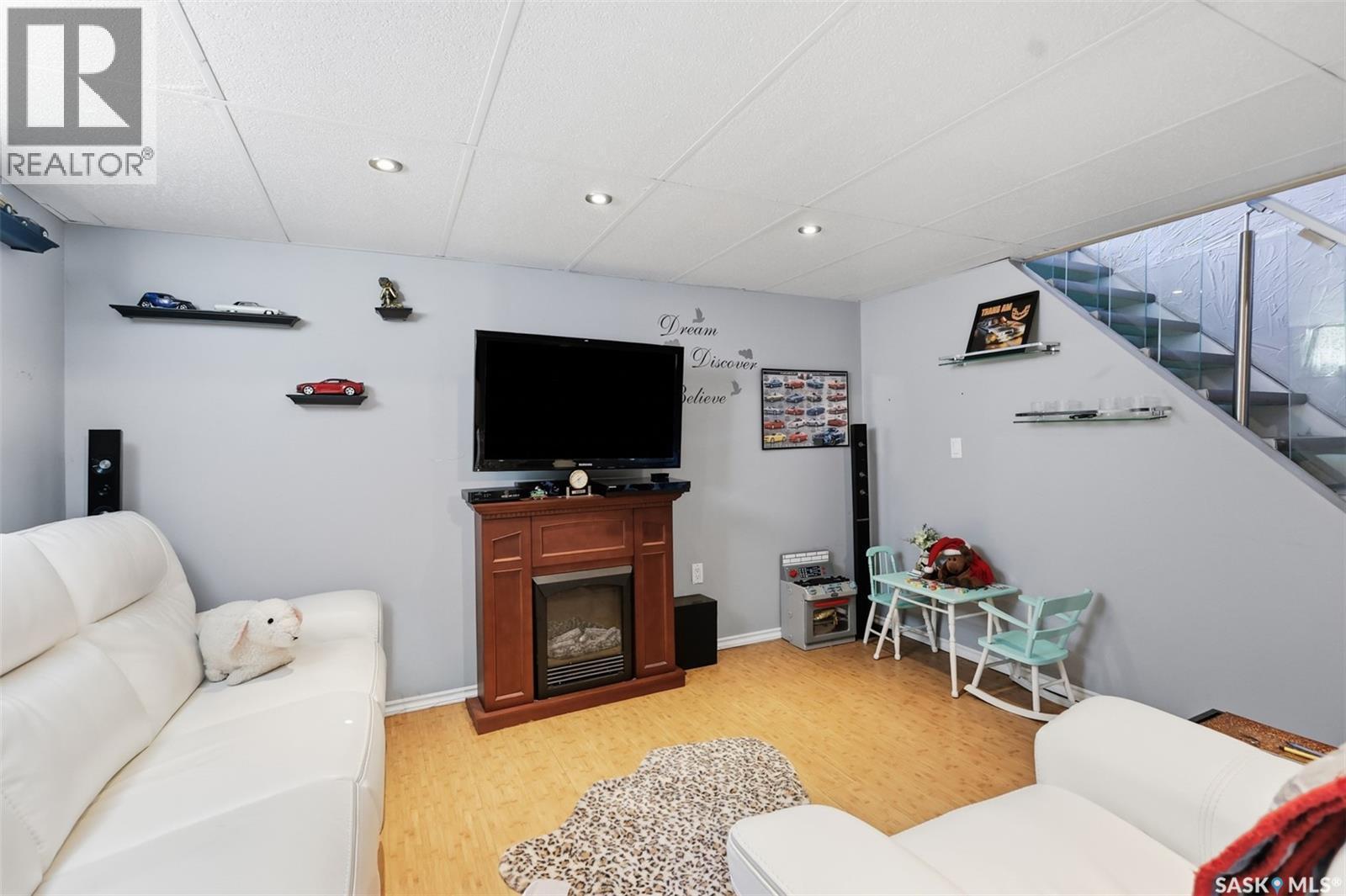 131 Ottawa Avenue S, Saskatoon, SK - Indoor